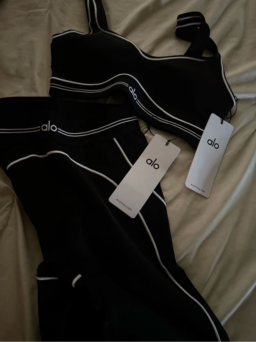 ALO Yoga Black Sports Bra and Leggings Set with White Piping